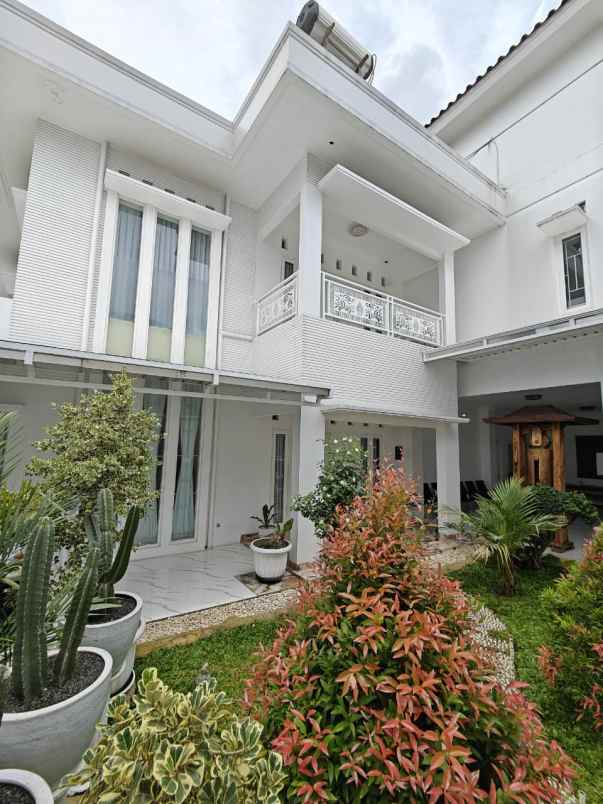 dijual rumah duren sawit