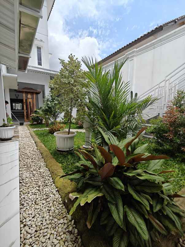 dijual rumah duren sawit