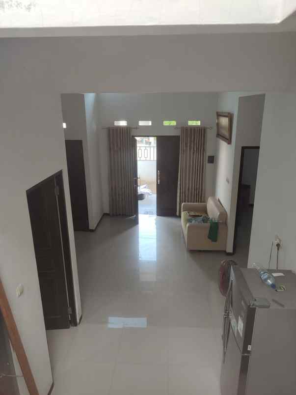 dijual rumah gedawang