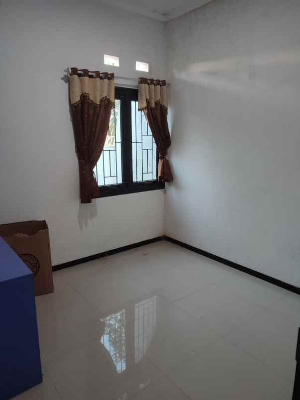 dijual rumah gedawang