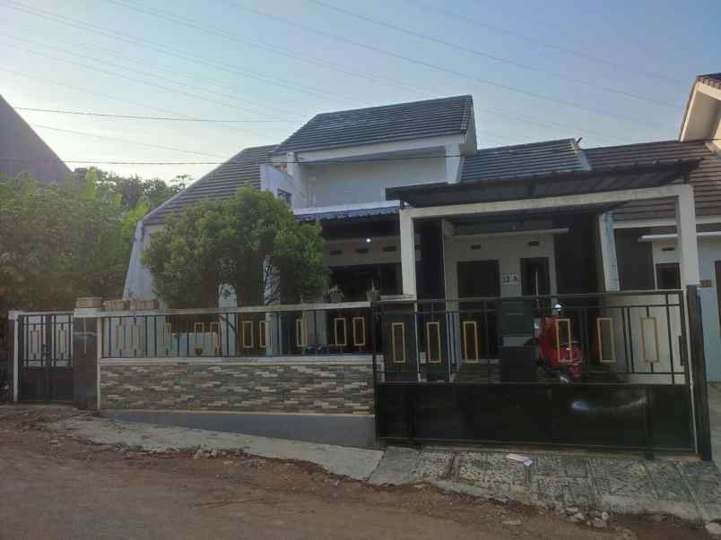 dijual rumah gedawang
