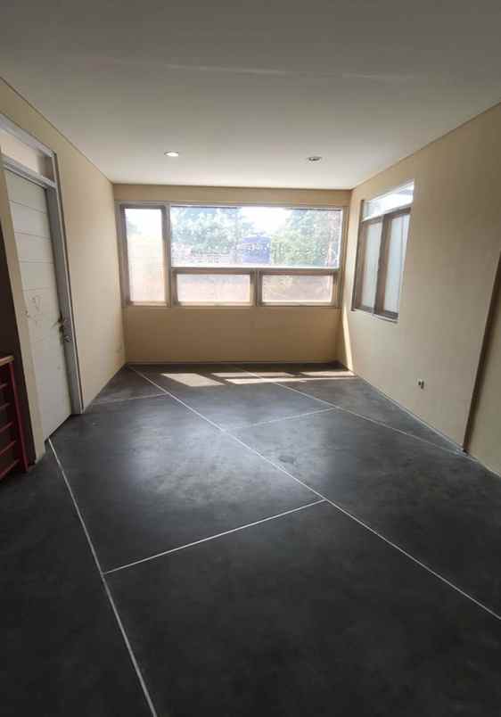 dijual rumah golf raya