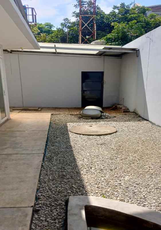 dijual rumah golf raya