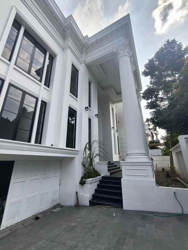 dijual rumah graha family babatan kec