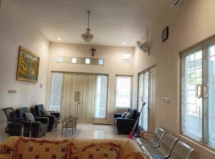 dijual rumah graha kebraon regency