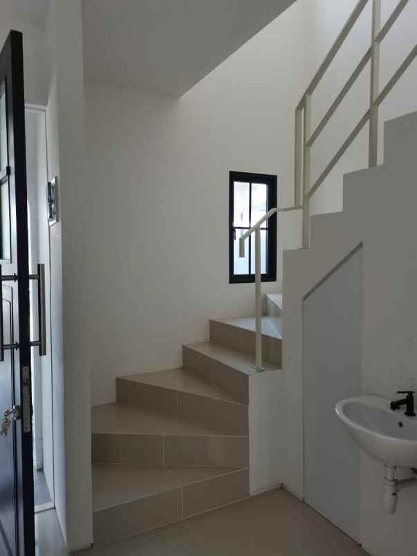 dijual rumah gunung anyar surabaya