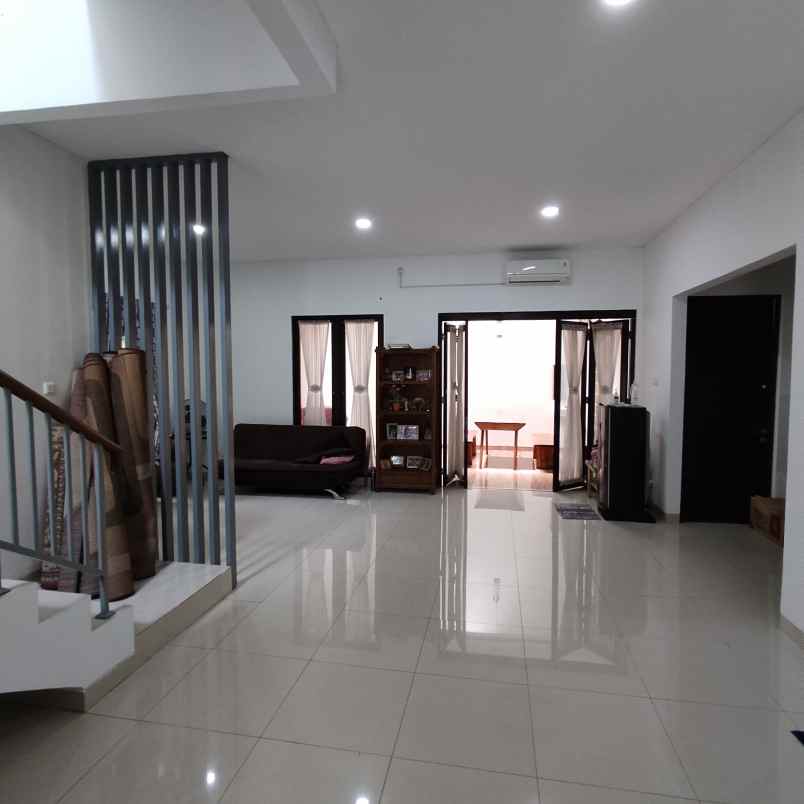dijual rumah harapan indah cluster