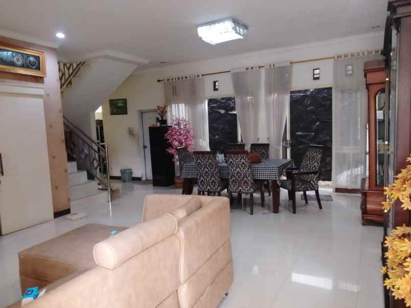 dijual rumah hook luas di margahayu raya bandung