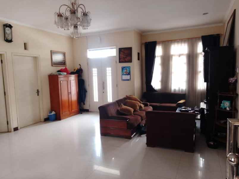 dijual rumah hook luas di margahayu raya bandung