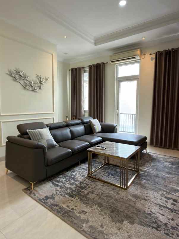 dijual rumah imperial golf pakuwon indah