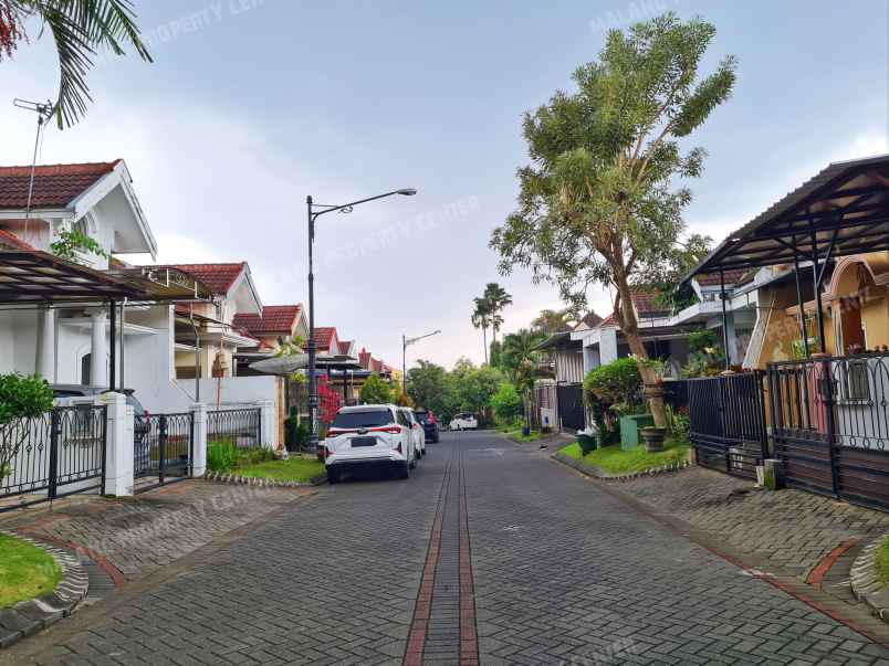 dijual rumah istana dieng