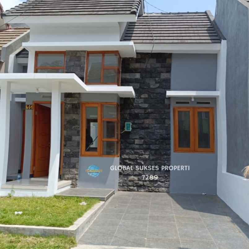 Rumah Modern Minimalis Bersih Bangunan Baru Di Lowokwaru Malang