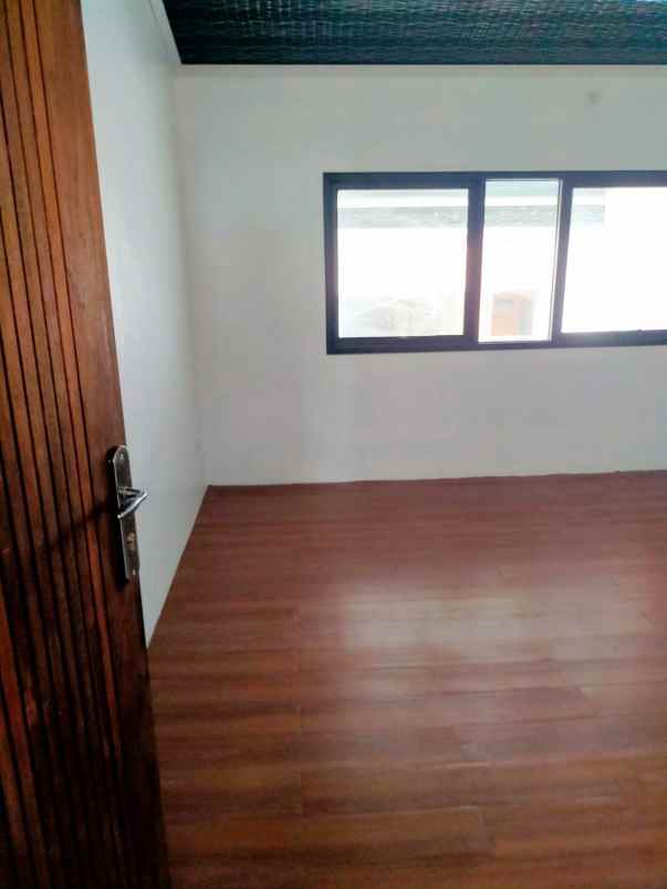 dijual rumah jalan chery komplek pu