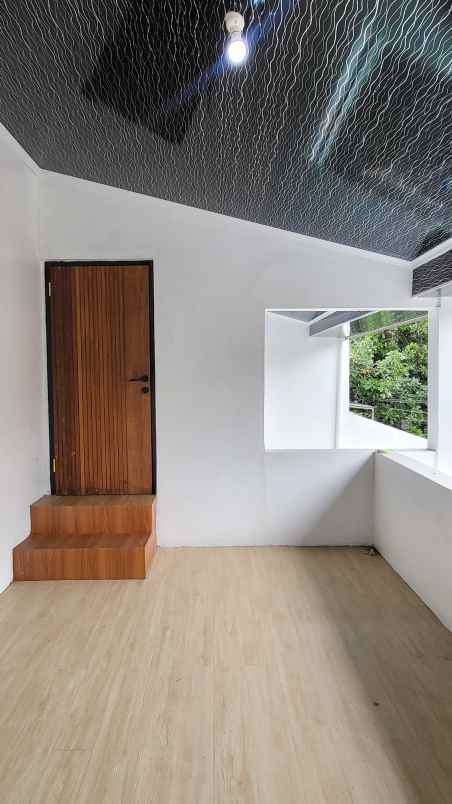 dijual rumah jalan chery komplek pu