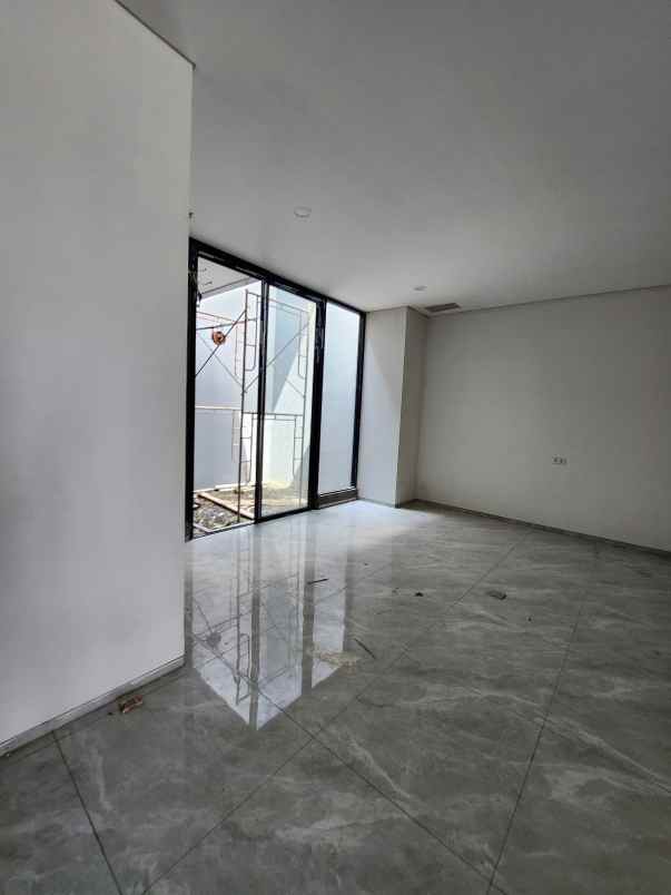 dijual rumah jalan crystal golf citraland