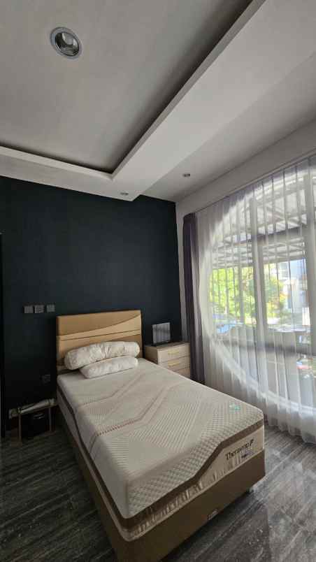 dijual rumah jalan fullerton place