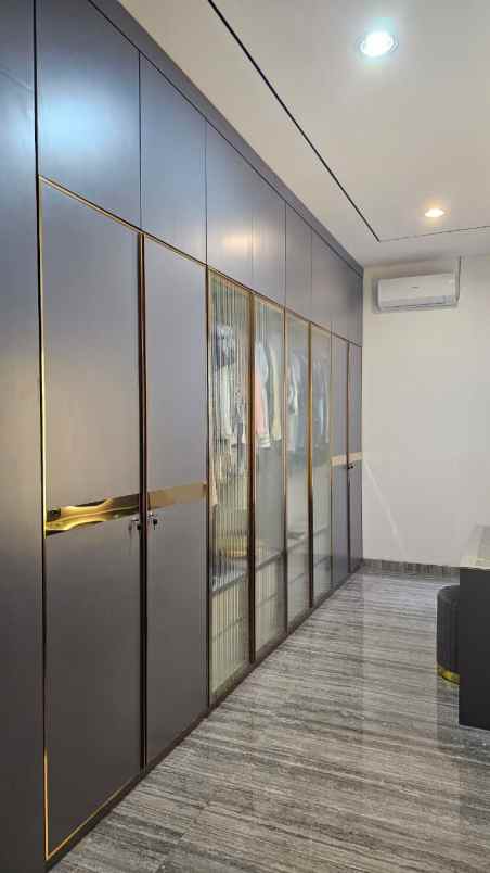 dijual rumah jalan fullerton place