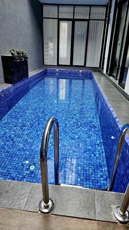 dijual rumah jalan fullerton place