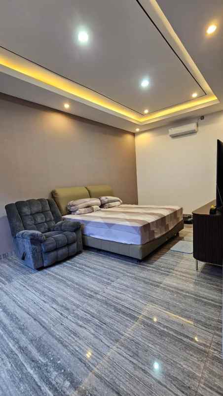 dijual rumah jalan fullerton place