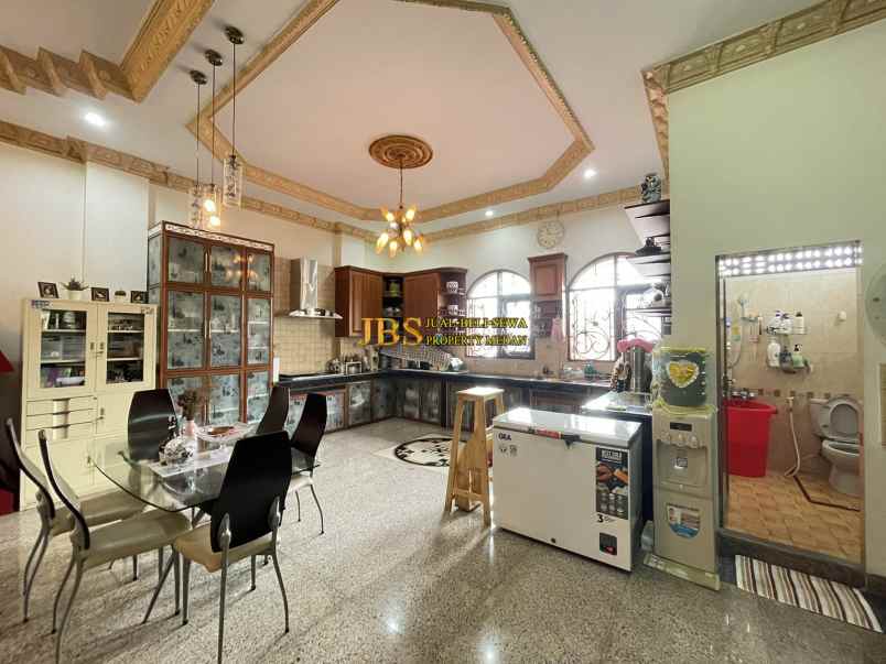 dijual rumah jalan gatot subroto