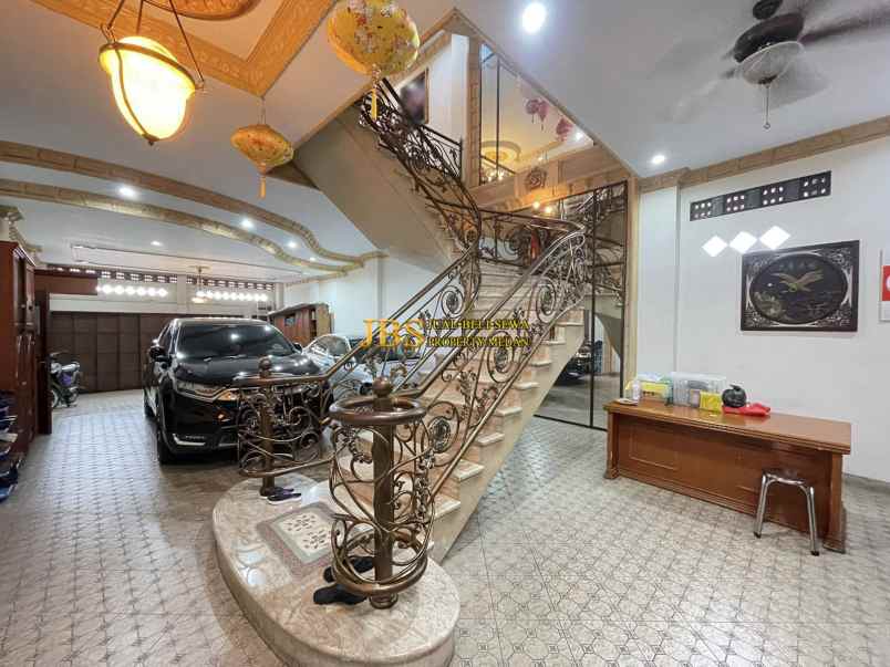 dijual rumah jalan gatot subroto