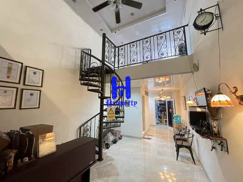 dijual rumah jalan gatot subroto