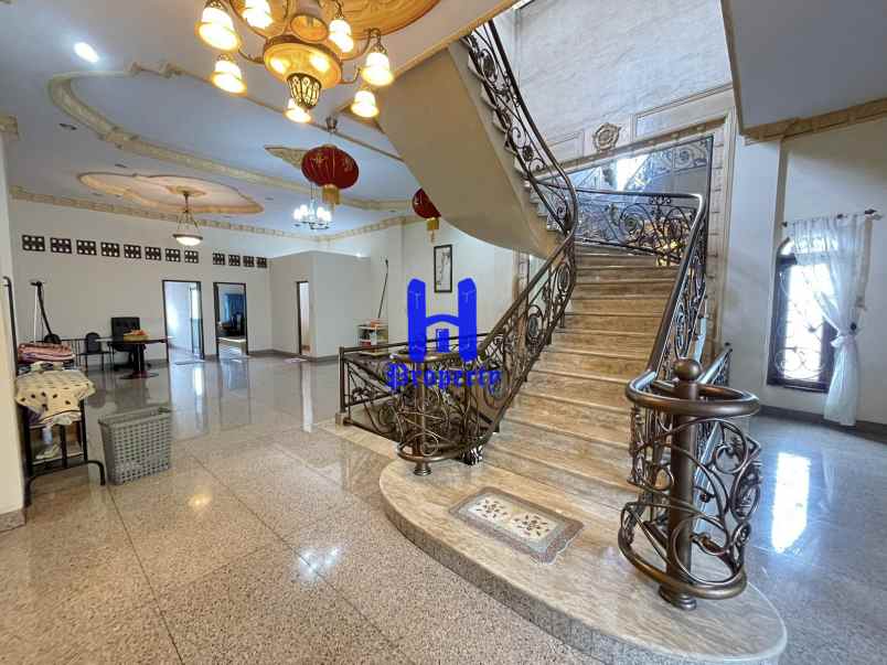 dijual rumah jalan gatot subroto