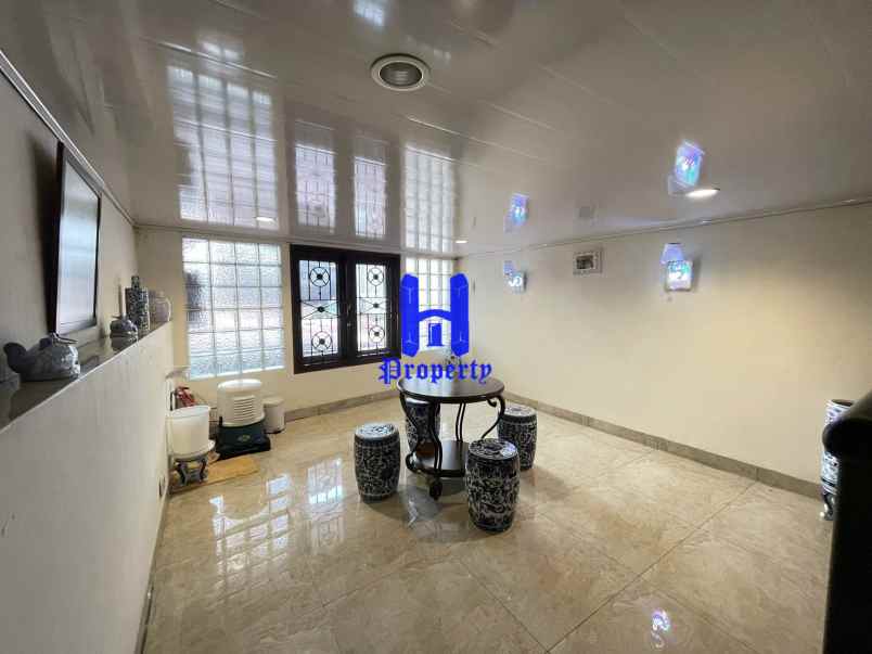 dijual rumah jalan gatot subroto