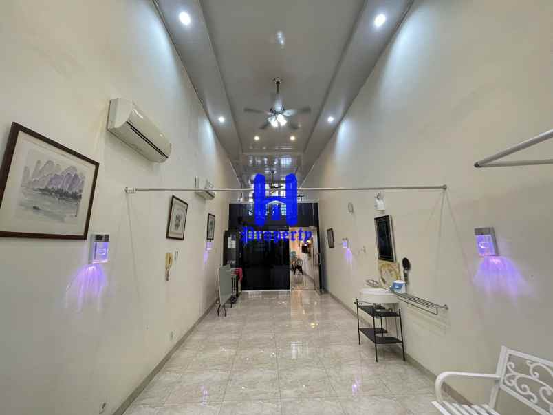 dijual rumah jalan gatot subroto