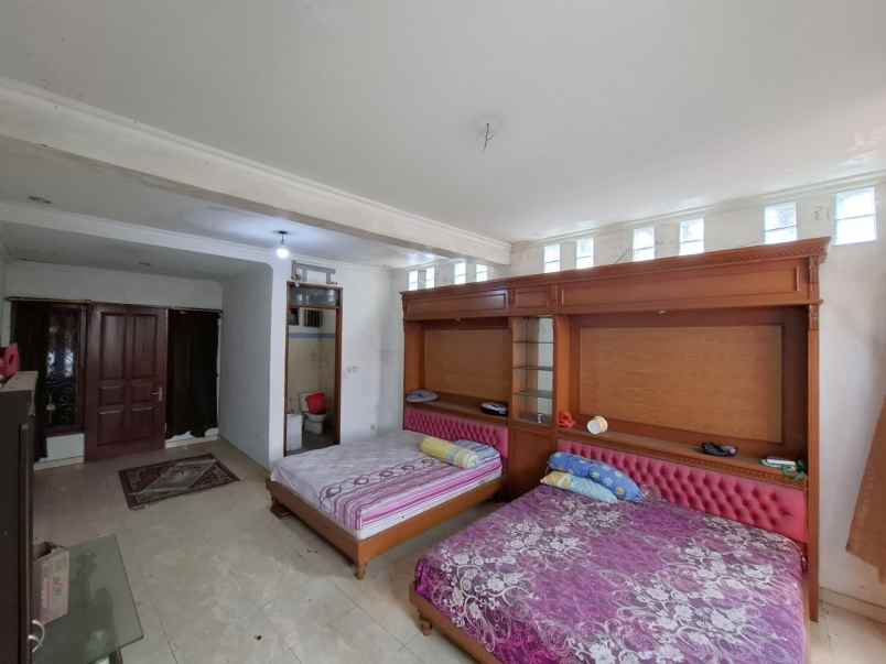 dijual rumah jalan gudang peluru kebon