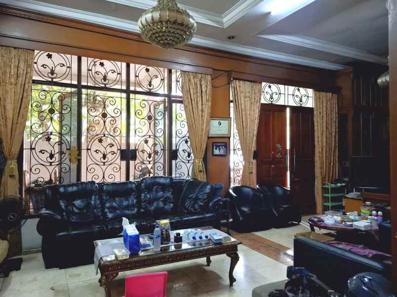 dijual rumah jalan gudang peluru kebon