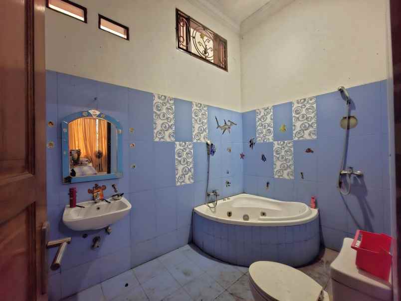 dijual rumah jalan gudang peluru kebon