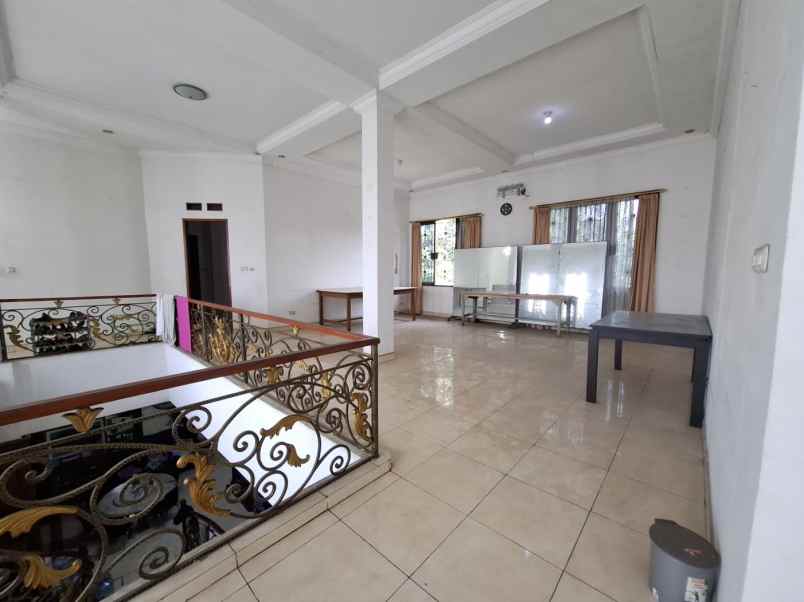 dijual rumah jalan gudang peluru kebon