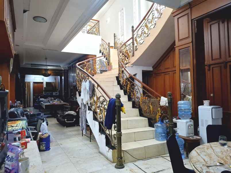 dijual rumah jalan gudang peluru kebon