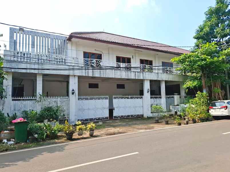 dijual rumah jalan gudang peluru kebon