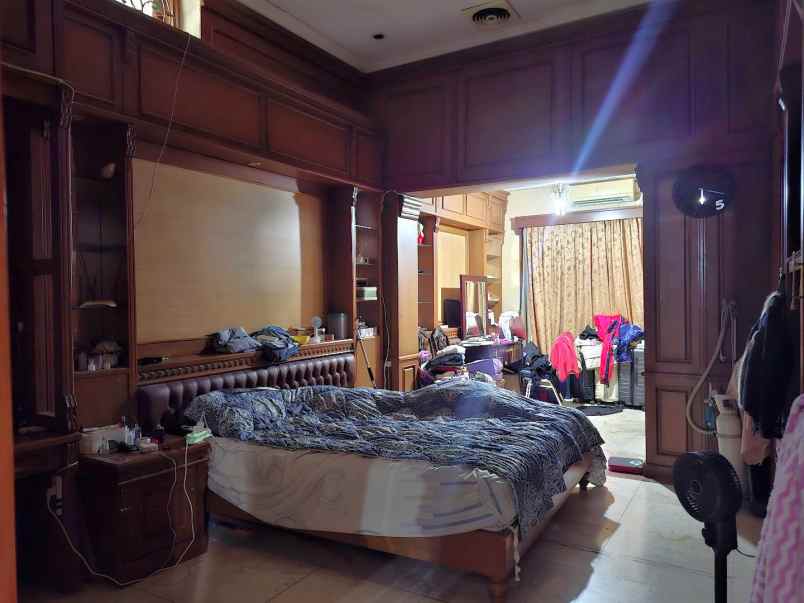 dijual rumah jalan gudang peluru kebon