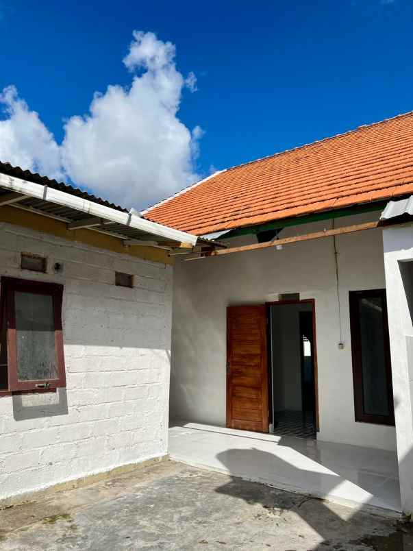 dijual rumah jalan gunung himalaya