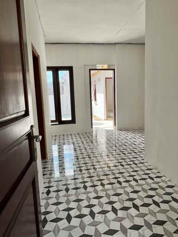 dijual rumah jalan gunung himalaya