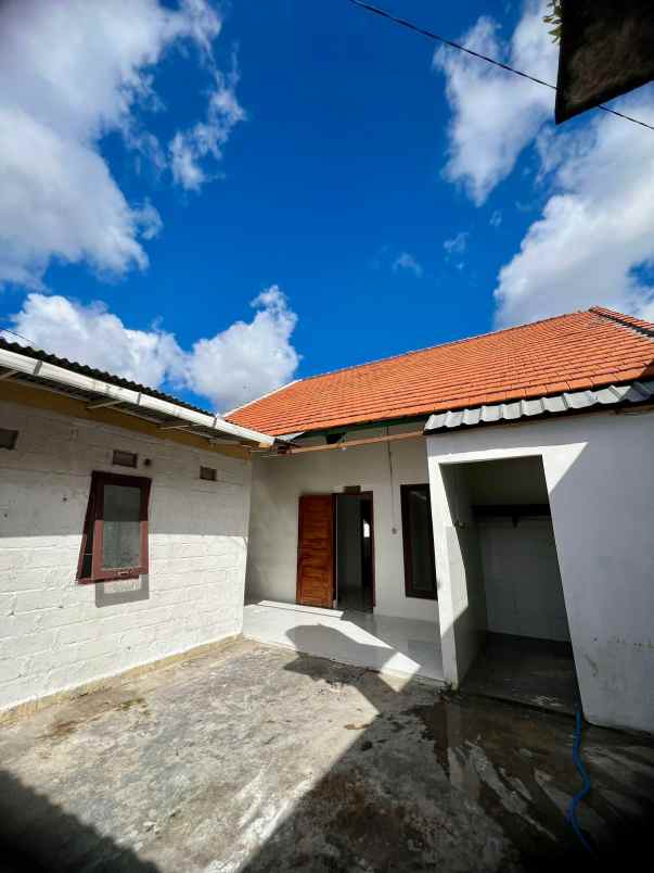 dijual rumah jalan gunung himalaya