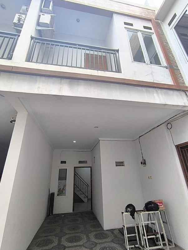 dijual rumah jalan kali baru timur