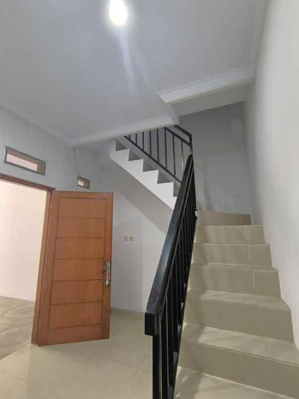 dijual rumah jalan kali baru timur