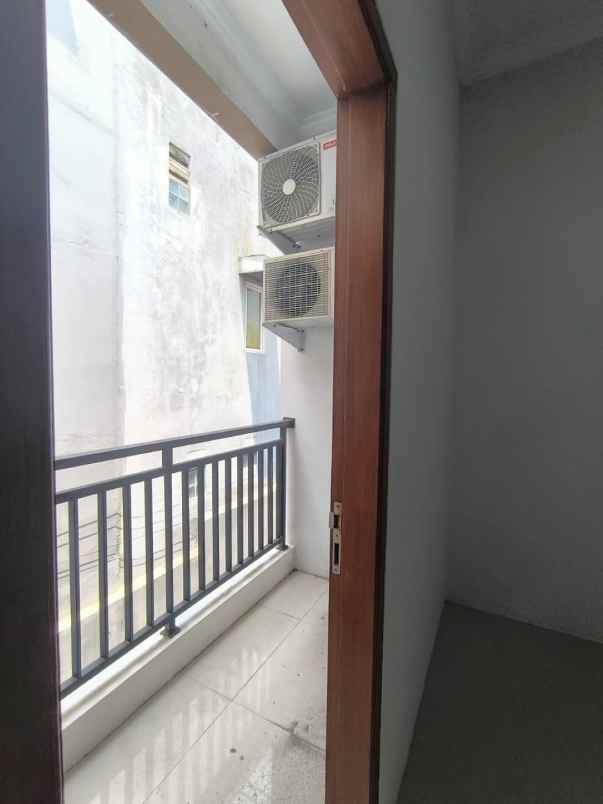 dijual rumah jalan kali baru timur