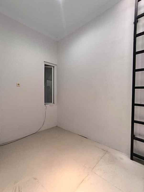 dijual rumah jalan kali baru timur