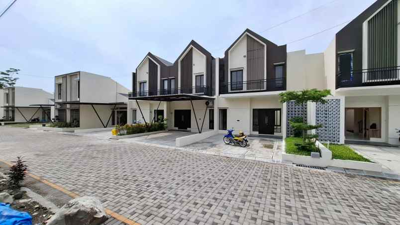 dijual rumah jalan kaliurang km 12