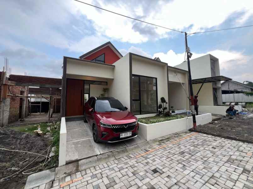 dijual rumah jalan kaliurang km 12