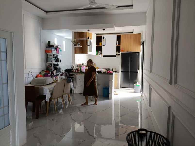 dijual rumah jalan karet komp villa d