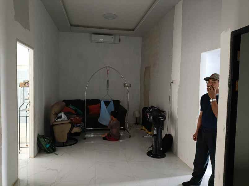dijual rumah jalan karet komp villa d