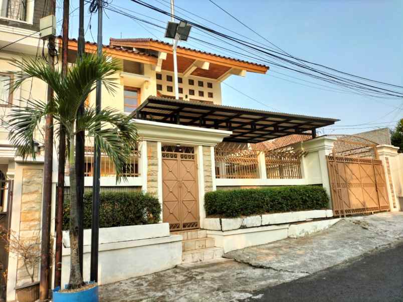 dijual rumah jalan kebayoran baru