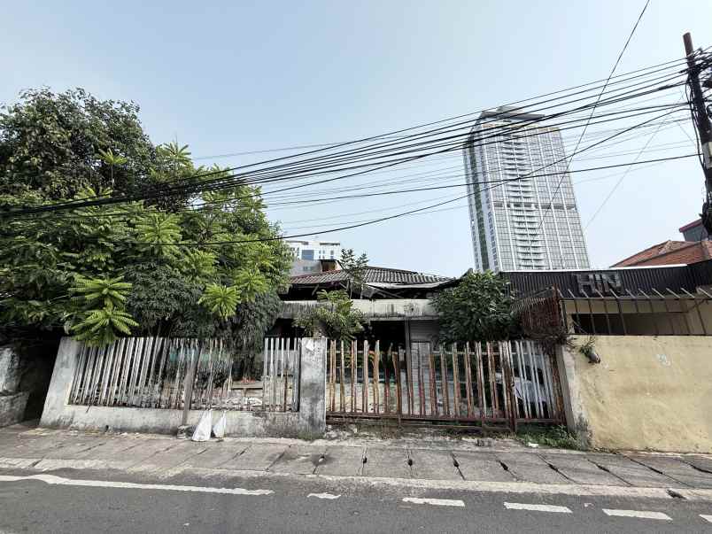 dijual rumah jalan kebon sirih barat