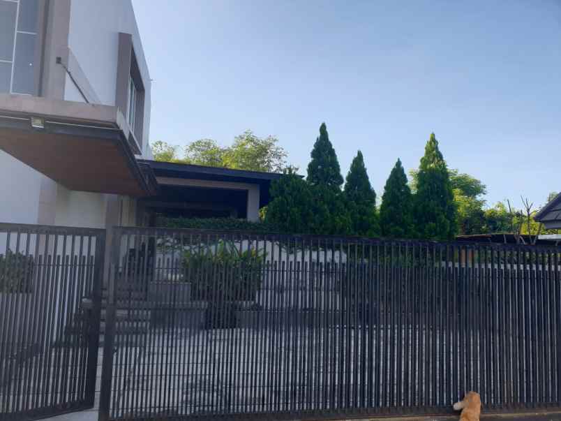 dijual rumah jalan mega endah